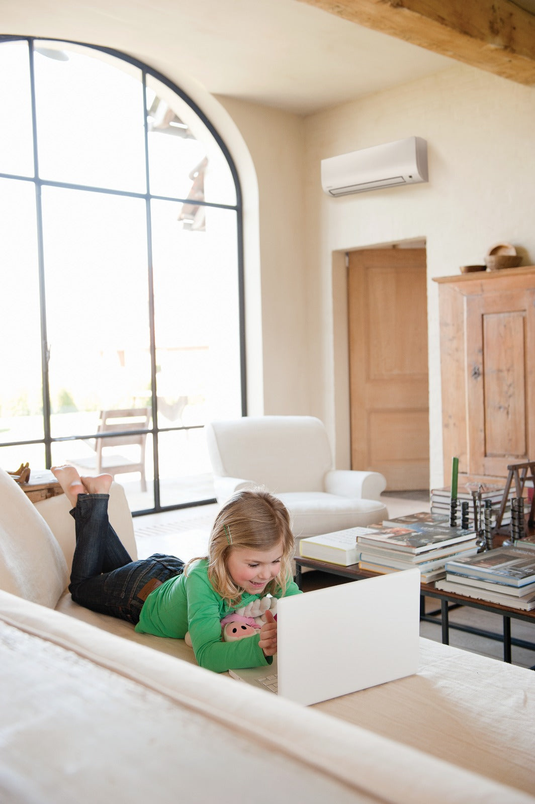 Daikin - Aire acondicionado conjunto split 1x1 Comfora 2.5 kW TXP25M